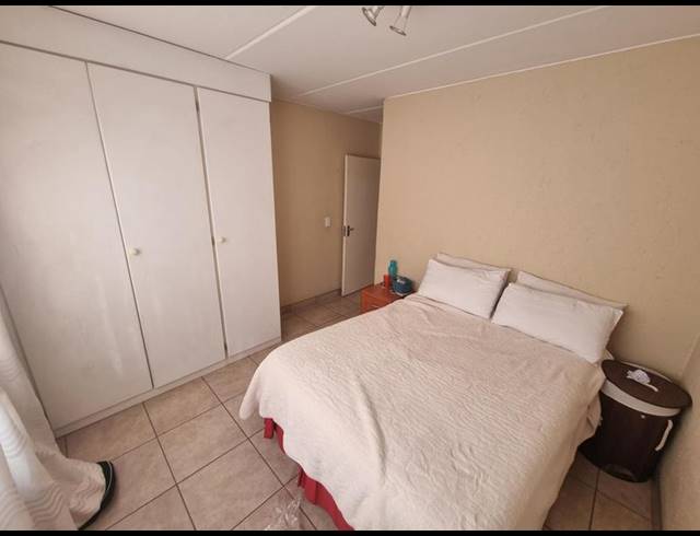 2 BEDROOM APARTMENT FOR SALE IN HEUWELSIG ESTATE